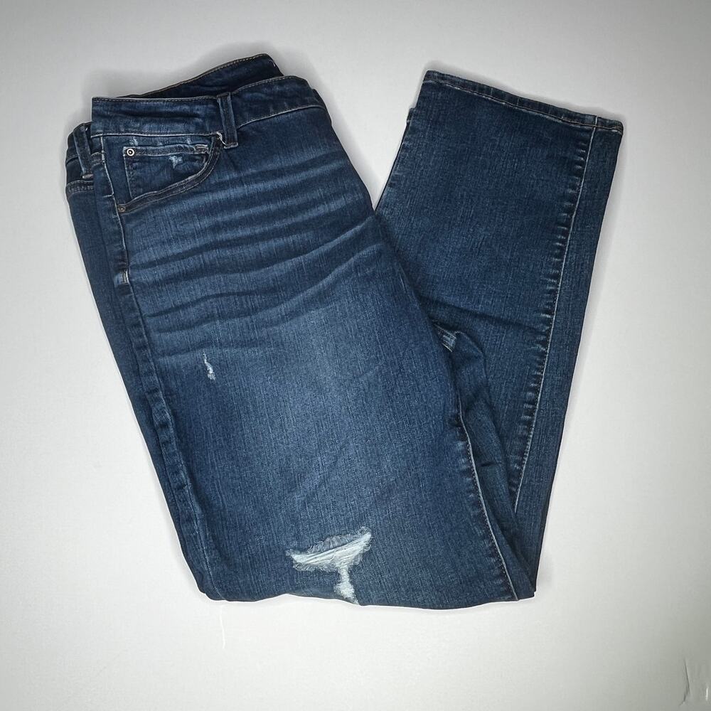 Time & Tru Distressed Medium Wash Straight Leg Jeans 18